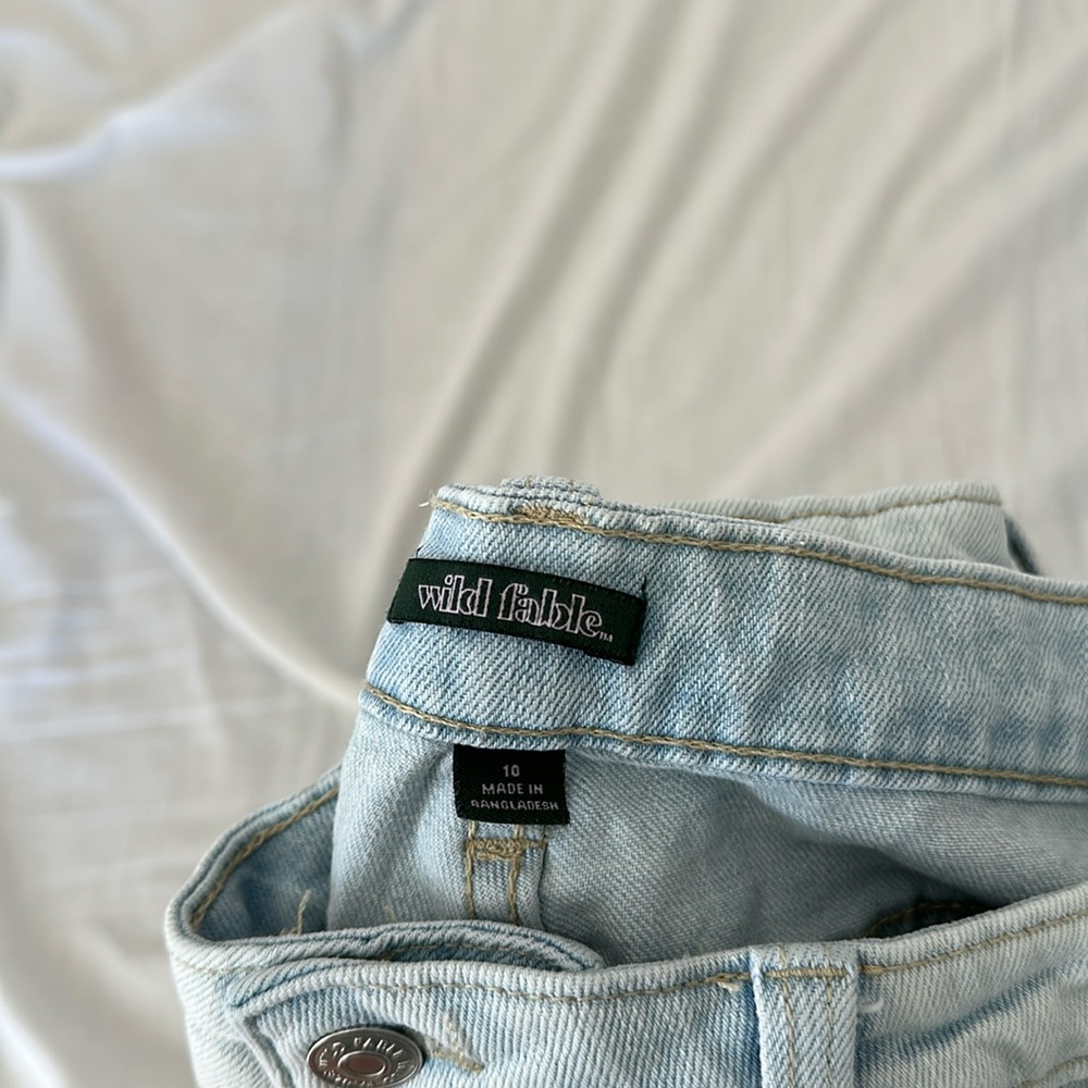 High Rise Light Wash Ripped Mom Jean - Picture 4 of 5